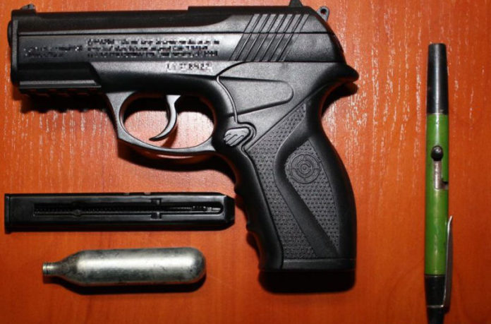 Strzelający długopis