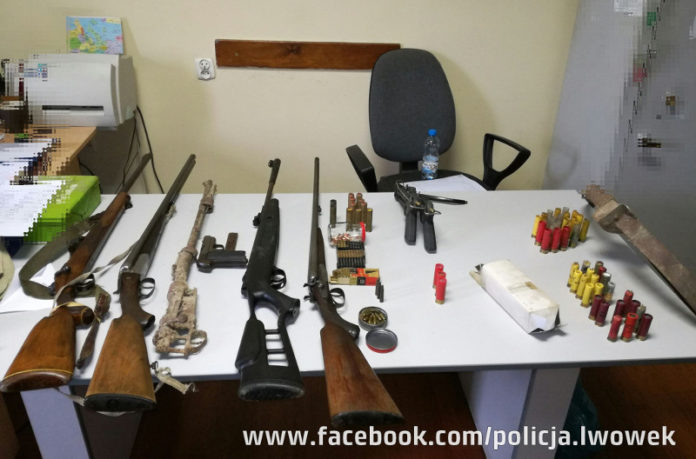 Nielegalny arsenał u kłusownika Nielegalny arsenał u kłusownika